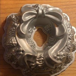 Nordic Ware Holiday Wreath Pan non stick
